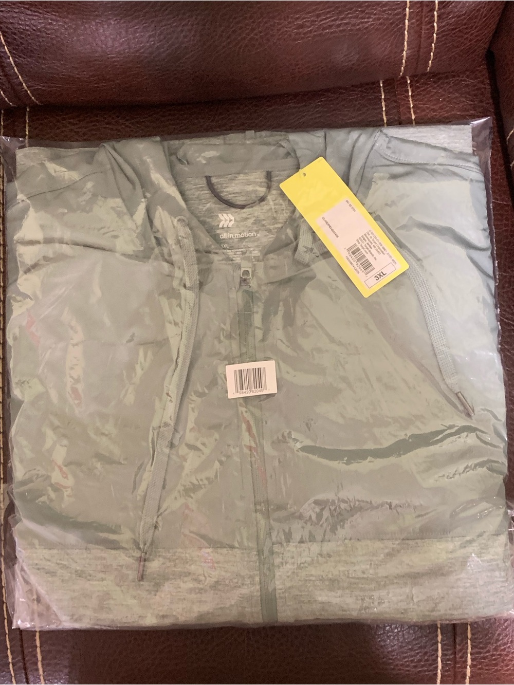 All in Motion NWT’s men’s olive colored soft jacket w/zip pockets & hood